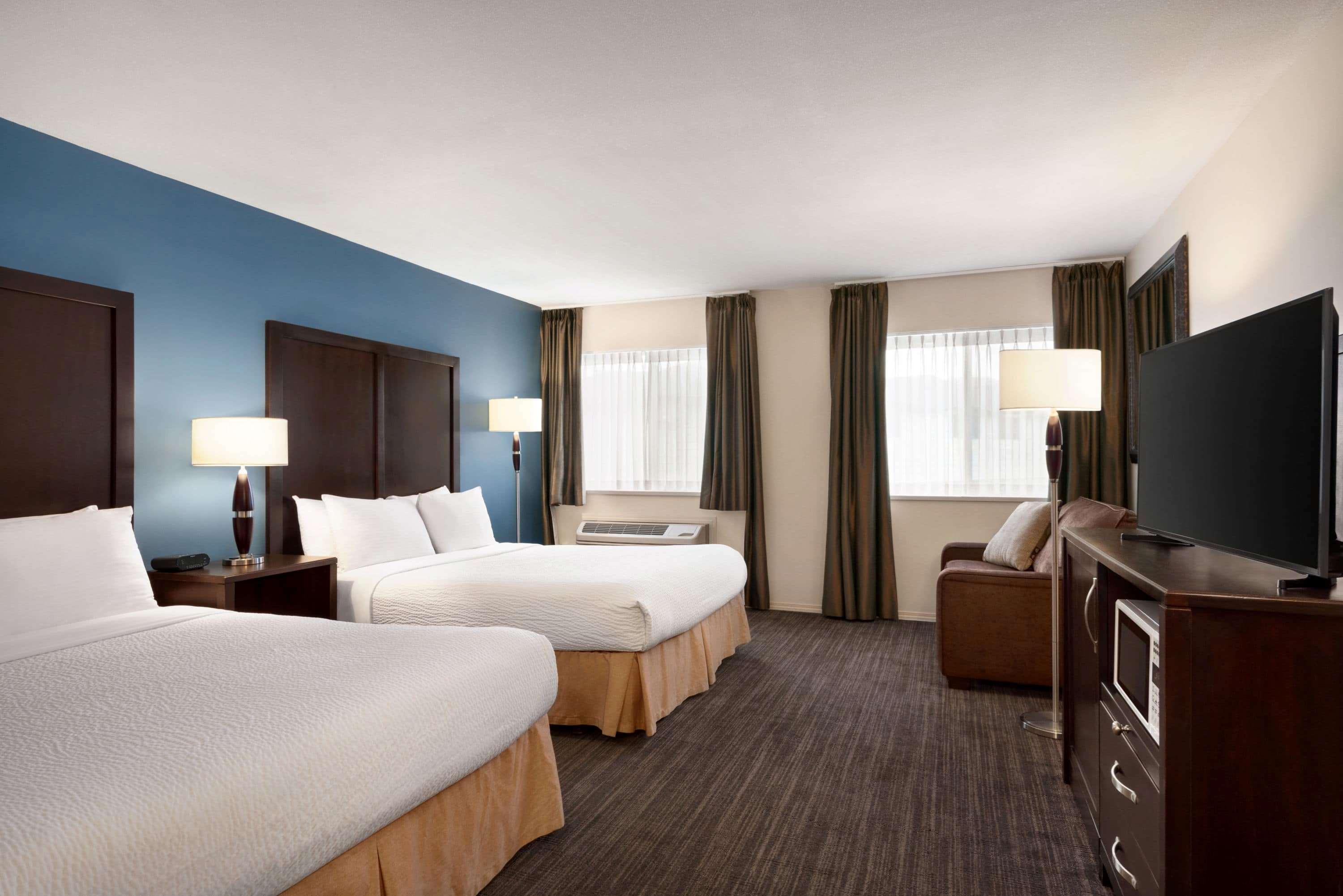 Days Inn By Wyndham Kelowna Exterior photo